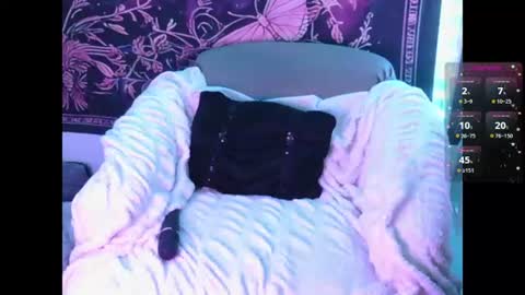 Vee online show from June 10, 2026, 7:57 pm