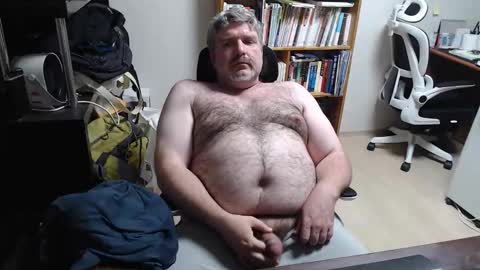 Woman message me men do not make demands and dont ask for pm only ladies. online show from April 20, 2026, 2:42 pm