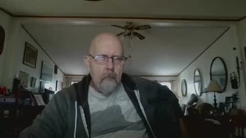 Snapshot of ogusbogus chatting on November 21, 2025, 3:54 pm Maximus No Mo online show from November 21, 2025, 3:54 pm