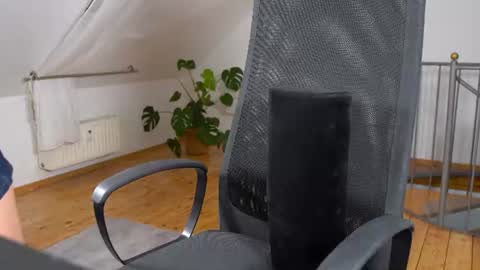 Lola online show from August 7, 2026, 4:09 pm