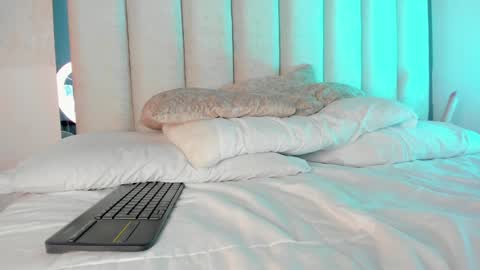 Holly online show from December 27, 2024, 1:43 am