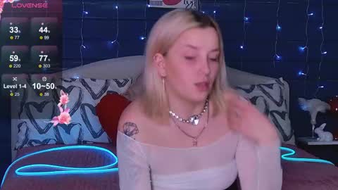 oh_my_julia online show from May 14, 2026, 10:38 pm