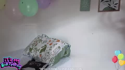 ohanna_ online show from April 8, 2026, 9:26 pm