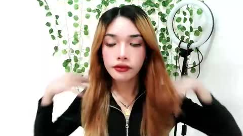 ohmyalessandraxcx online show from November 7, 2025, 9:15 pm