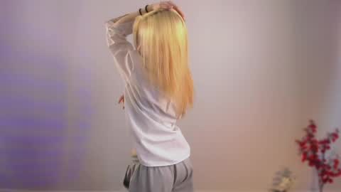 Emi and Ohpi online show from March 24, 2026, 1:27 pm