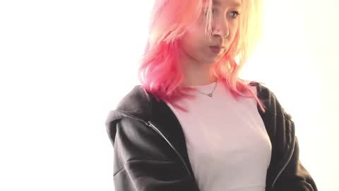 Emi and Ohpi online show from April 22, 2026, 10:28 am