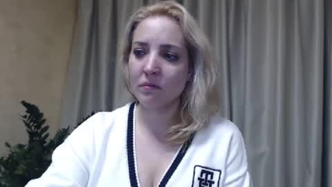 Mari online show from March 5, 2025, 9:15 pm