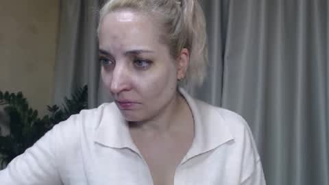 Mari online show from October 4, 2025, 3:10 pm