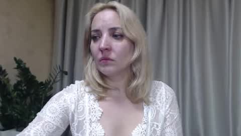 Mari online show from October 8, 2025, 3:53 pm