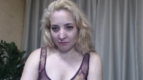 Snapshot of ohsweetmari chatting on June 9, 2026, 3:56 pm Mari online show from June 9, 2026, 3:56 pm