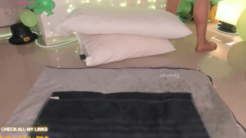 ohyesly_ online show from March 13, 2026, 10:11 am