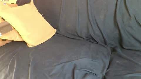 Yumi online show from November 15, 2025, 8:49 pm