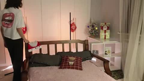 Snapshot of okerriella chatting on December 20, 2025, 1:40 pm Ami online show from December 20, 2025, 1:40 pm