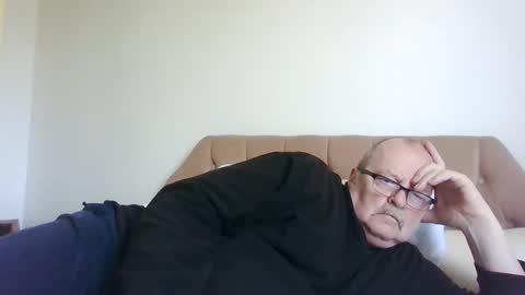 old_fkrr_ online show from May 8, 2026, 9:14 am