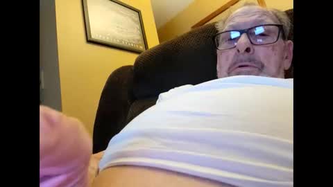 Snapshot of oldaddy2 chatting on November 29, 2025, 4:15 am oldaddy2 online show from November 29, 2025, 4:15 am