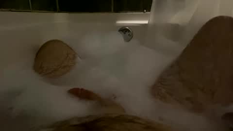 Snapshot of oldbones2 chatting on January 20, 2025, 2:01 am oldbones2 online show from January 20, 2025, 2:01 am