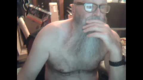 oldman196262 online show from February 16, 2025, 7:38 pm