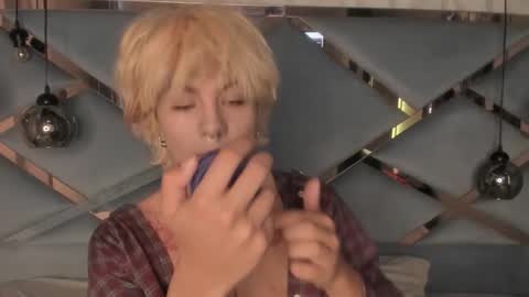 oliiverr22 online show from November 12, 2025, 9:03 pm