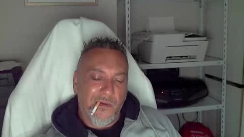 olimpio1230 online show from May 15, 2026, 1:29 pm