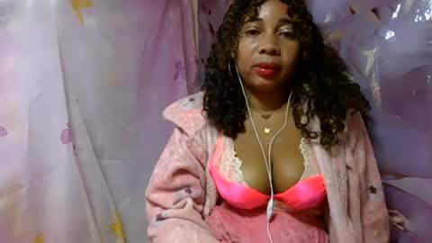 olinaa online show from June 22, 2026, 3:36 am
