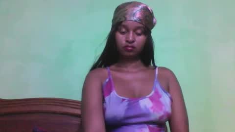 olinah610 online show from November 28, 2025, 7:49 pm