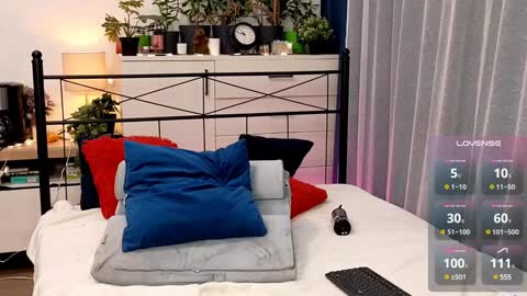 OliSunny Olivia online show from January 1, 2025, 6:26 am