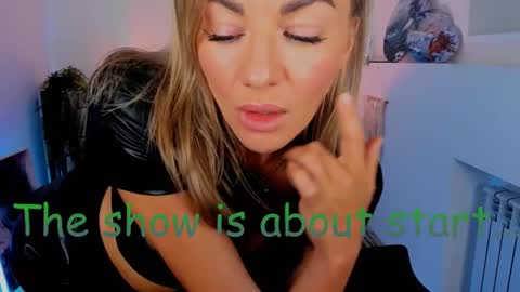 Snapshot of oliva_candy chatting on December 14, 2024, 1:27 pm oliva_candy online show from December 14, 2024, 1:27 pm