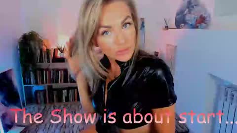 Snapshot of oliva_candy chatting on December 16, 2024, 1:54 pm oliva_candy online show from December 16, 2024, 1:54 pm