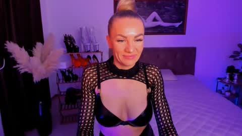 Snapshot of oliva_candy chatting on March 2, 2025, 3:27 pm oliva_candy online show from March 2, 2025, 3:27 pm