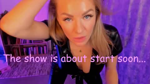 Snapshot of oliva_candy chatting on September 17, 2025, 6:53 pm oliva_candy online show from September 17, 2025, 6:53 pm
