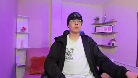 oliver_06 online show from August 6, 2026, 3:52 am