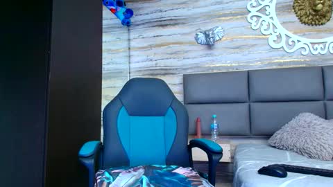 Oliver  online show from November 26, 2025, 10:44 pm