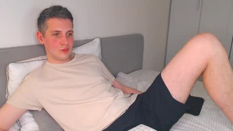 Snapshot of oliver_hort chatting on April 19, 2026, 5:34 pm Oliver online show from April 19, 2026, 5:34 pm