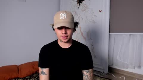 Snapshot of oliver_usher chatting on December 8, 2024, 11:08 pm Mr Blue Sky online show from December 8, 2024, 11:08 pm