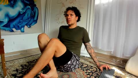 Snapshot of oliver_usher chatting on February 4, 2025, 8:06 pm Mr Blue Sky online show from February 4, 2025, 8:06 pm