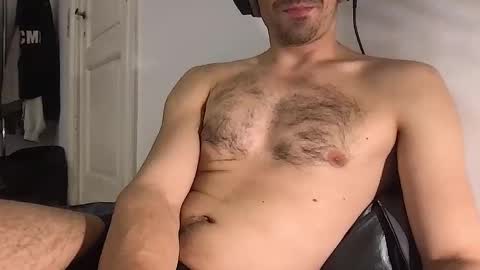 oliverbisbis1 online show from October 16, 2025, 12:00 am