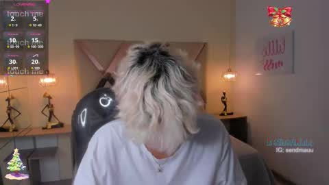 Oliver online show from November 14, 2025, 1:32 pm