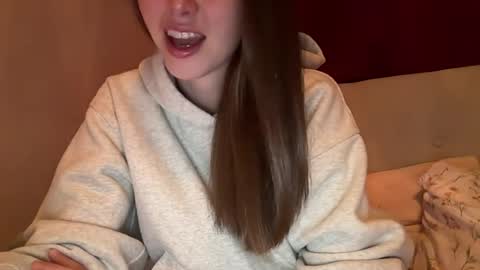 olivia2739 online show from May 27, 2026, 3:14 am
