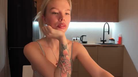 Olivia 3 online show from January 5, 2025, 9:47 pm