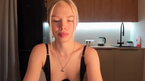 Olivia 3 online show from February 5, 2025, 9:29 pm