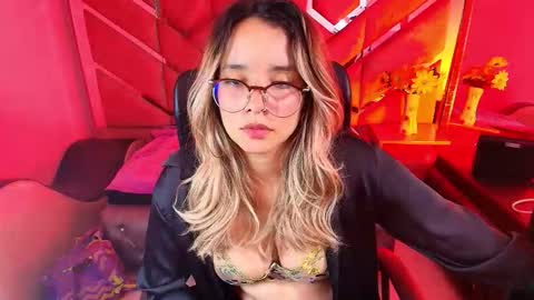  OLIVIA  online show from November 11, 2025, 3:28 am