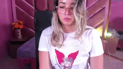  OLIVIA  online show from April 10, 2026, 3:01 am