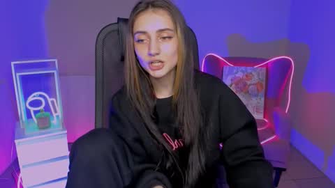 olivia_norton_ online show from November 5, 2025, 3:01 pm