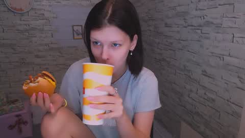 Olivia online show from December 15, 2024, 12:17 pm