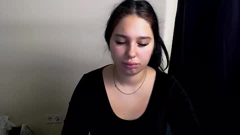 Olivia online show from November 3, 2025, 4:14 am