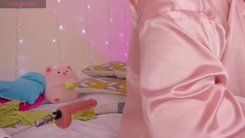 olivia_s19 online show from February 3, 2026, 6:22 am