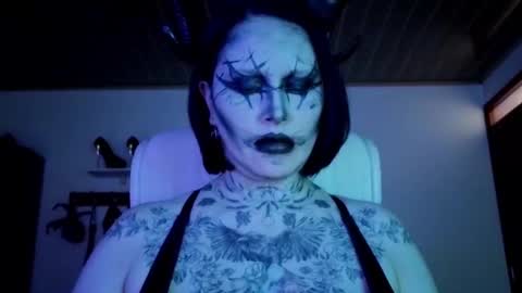   online show from October 6, 2025, 2:25 pm