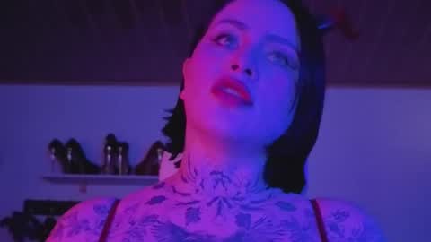 Snapshot of olivia_seex chatting on December 19, 2025, 2:02 pm online show from December 19, 2025, 2:02 pm