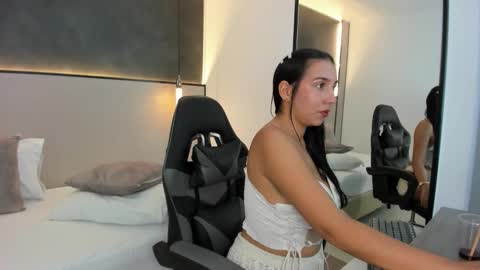 Snapshot of olivia_willoow chatting on October 23, 2025, 8:29 pm olivia_willoow online show from October 23, 2025, 8:29 pm