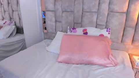 Olivia Evangelista online show from December 17, 2024, 4:01 am